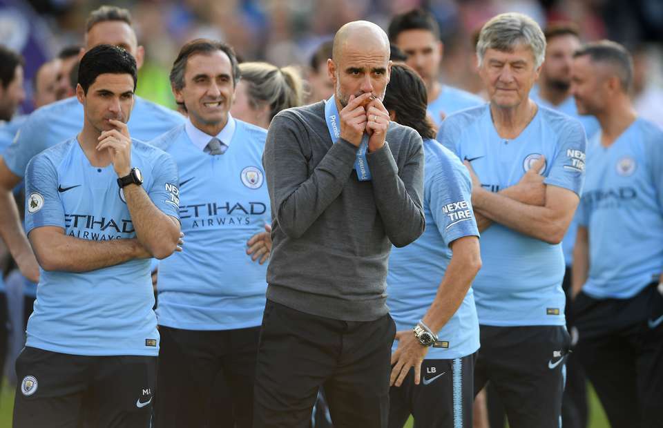 Fan MU ng&oacute;ng tin &aacute;n ch&iacute;nh thức cấm Man City dự Champions League