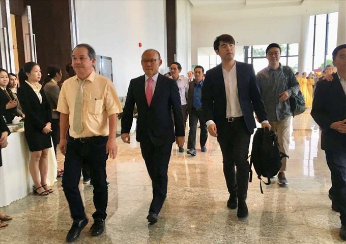 Người đại diện thầy Park tiết lộ thời điểm đ&agrave;m ph&aacute;n hợp đồng mới với VFF