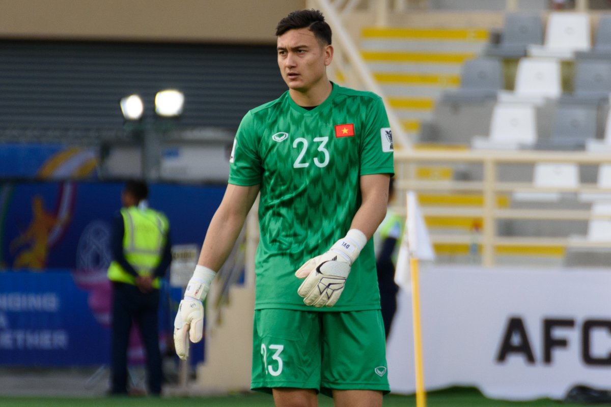 Đặng Văn L&acirc;m su&yacute;t bỏ b&oacute;ng đ&aacute; chỉ v&igrave; HAGL