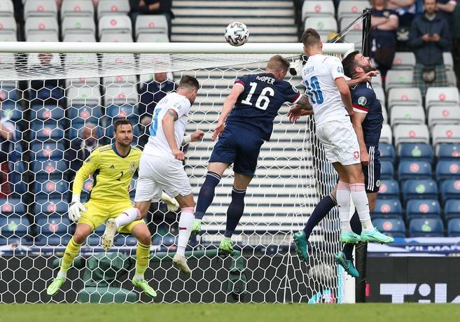 Soi k&egrave;o phạt g&oacute;c CH Czech vs Anh, 2h ng&agrave;y 23/6