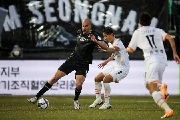 Soi k&egrave;o phạt g&oacute;c Gimcheon Sangmu vs Seongnam, 17h ng&agrave;y 21/6