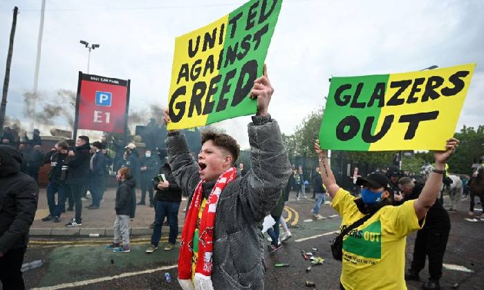 Nh&agrave; Glazer tạm ho&atilde;n việc b&aacute;n Man United khiến CĐV bức x&uacute;c