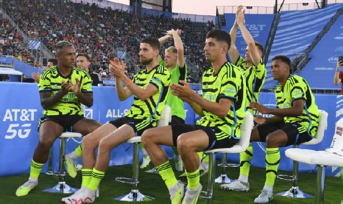 T&acirc;n binh 75 củ ho&aacute; tr&ograve; hề, CĐV Arsenal: 'Maguire 2.0 của Arteta đ&acirc;y rồi'