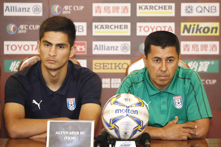 H&agrave; Nội vs Altyn Asyr: HLV Hojageldiyev Yazguly đ&aacute;nh gi&aacute; cao Văn Quyết