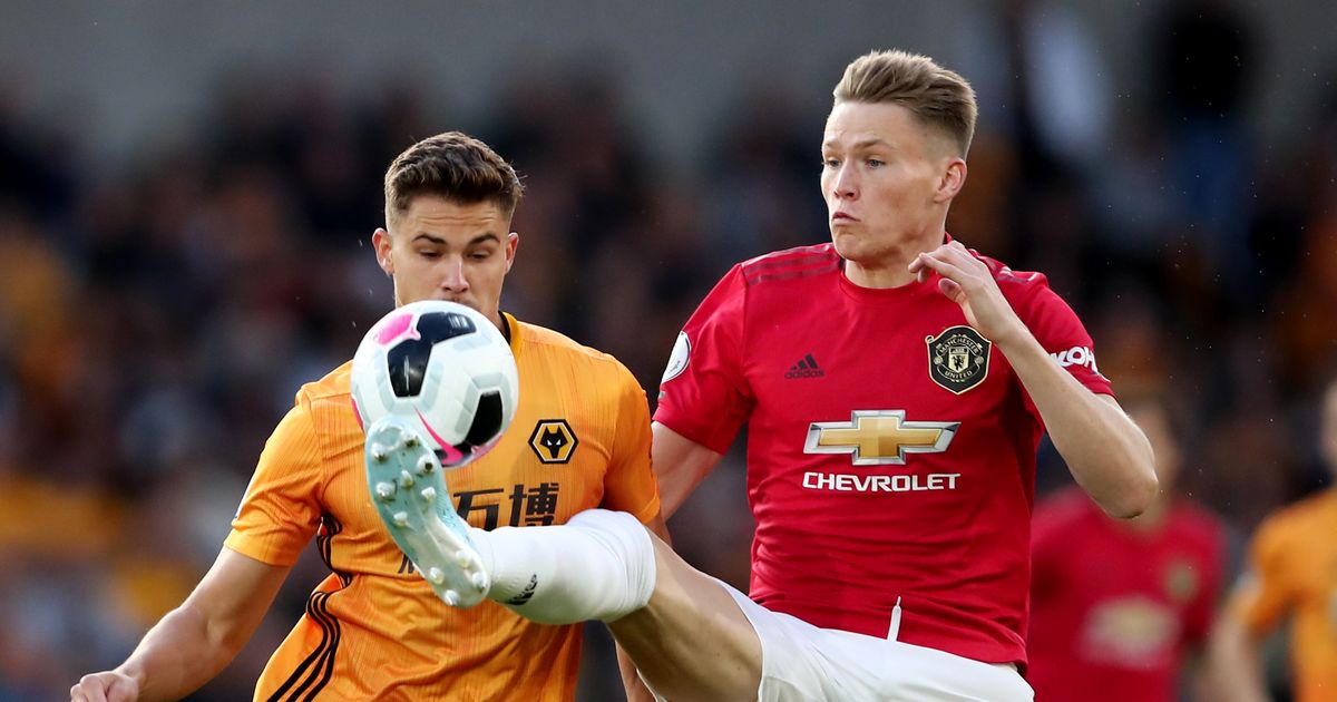 Wolves 1-1 MU: Quỷ Đỏ chưa thể l&ecirc;n đầu bảng