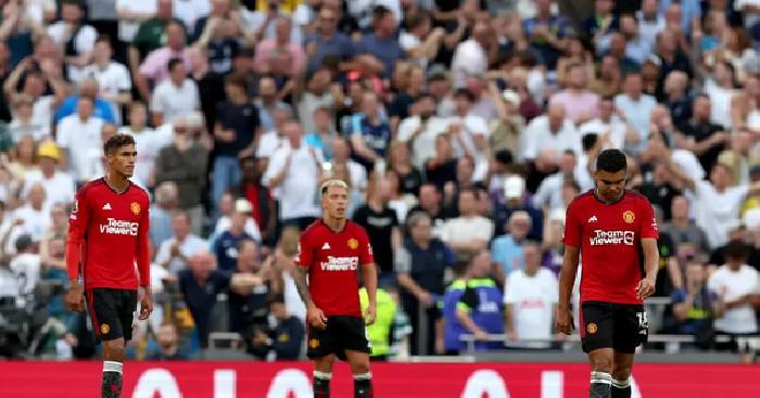 'Hời hợt qu&aacute;, Man United li&ecirc;n tục bị kho&eacute;t ở vị tr&iacute; của cậu ta'