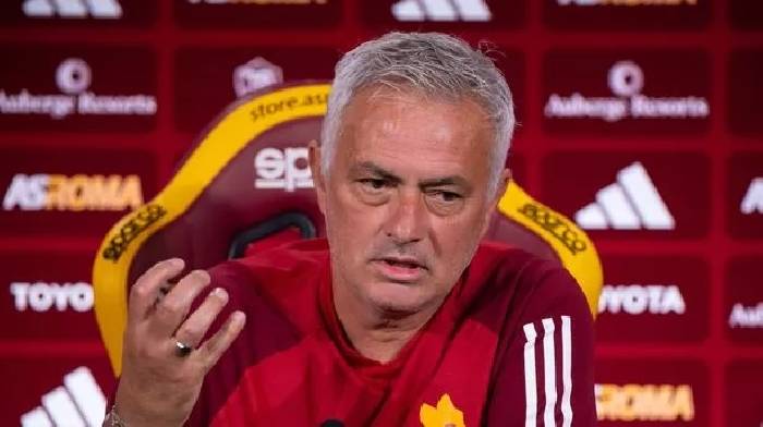 Mourinho: 'M&acirc;u thuẫn c&aacute;i qu&aacute;i g&igrave;, 'qu&yacute; ng&agrave;i' n&agrave;y tự đ&ograve;i ra đi th&ocirc;i'