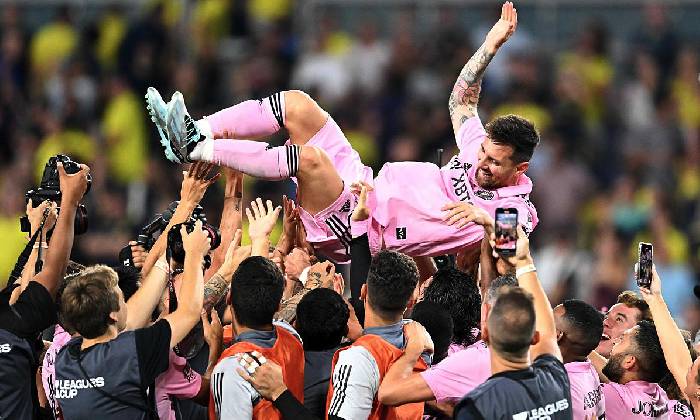 V&ocirc; địch tr&ecirc;n đất Mỹ, Messi x&ocirc; đổ kỷ lục v&ocirc; tiền kho&aacute;ng hậu