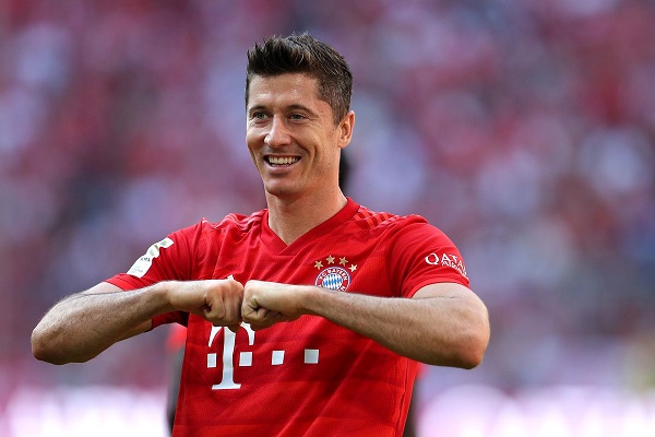 Lewandowski lập kỷ lục trong ng&agrave;y Bayern mất điểm ph&uacute;t ch&oacute;t