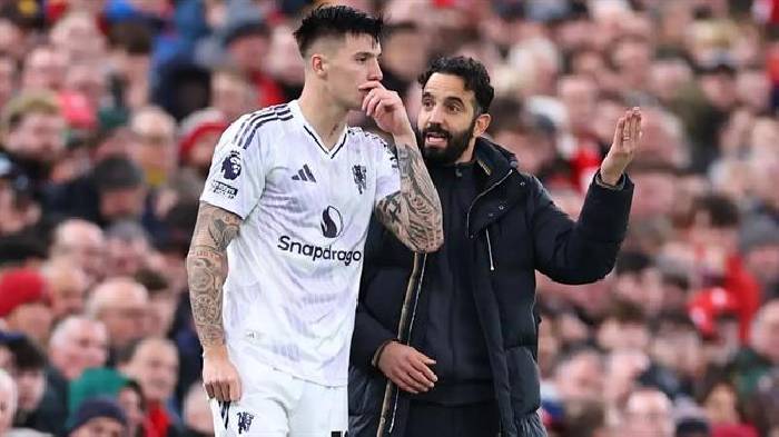 Ba quyết định quan trọng của HLV Amorim gi&uacute;p MU đ&aacute;nh bại Liverpool