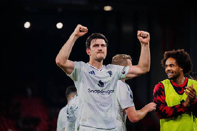 Harry Maguire sắm vai người h&ugrave;ng, MU xuất sắc hạ gục Liverpool