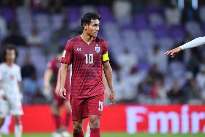 Teerasil Dangda: &lsquo;Việt Nam gần như ph&ograve;ng ngự trong cả trận&rsquo;