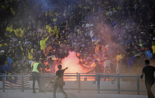 Malaysia c&oacute; thể bị 'treo s&acirc;n' ở trận đấu gặp Việt Nam