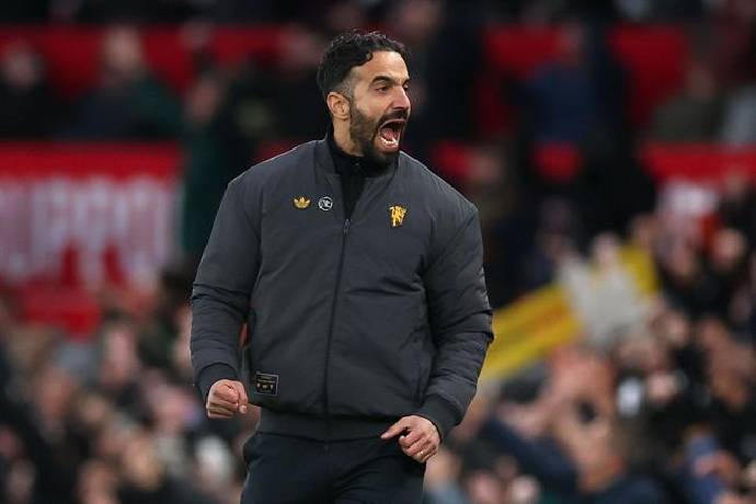 HLV Amorim thừa nhận MU &lsquo;c&ograve;n xa sự ho&agrave;n hảo&rsquo;