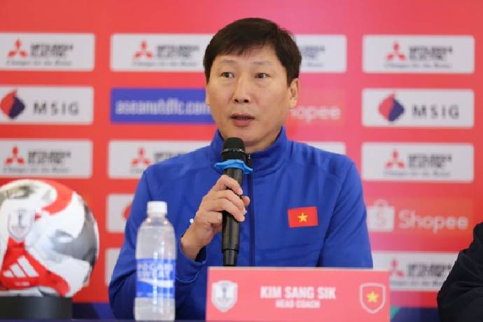 HLV Kim Sang Sik: &lsquo;Xu&acirc;n Son sẵn s&agrave;ng ra s&acirc;n cho tuyển Việt Nam&rsquo;