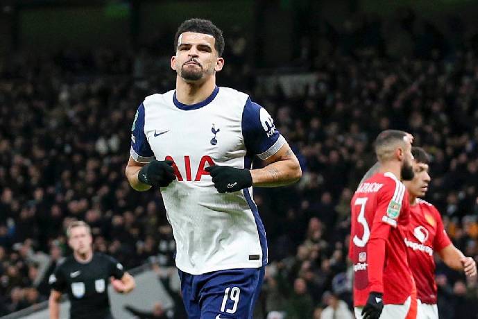 Son Heung Min đ&aacute; phạt g&oacute;c th&agrave;nh b&agrave;n, Tottenham thắng nghẹt thở MU