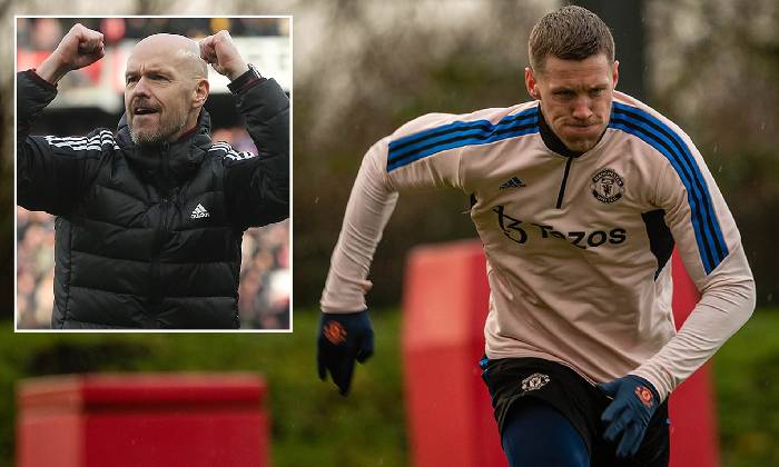 Ten Hag đ&iacute;ch th&acirc;n l&ecirc;n tiếng về tầm quan trọng của Weghorst