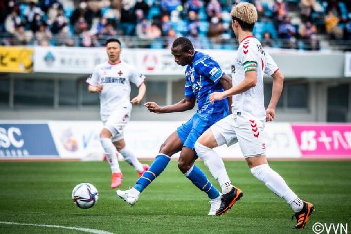Soi k&egrave;o phạt g&oacute;c Kumamoto vs V-Varen Nagasaki, 11h00 ng&agrave;y 21/3