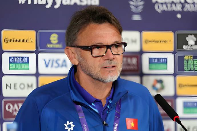 HLV Troussier: &lsquo;Đội tuyển Việt Nam kh&ocirc;ng từ bỏ v&agrave; đầu h&agrave;ng&rsquo;