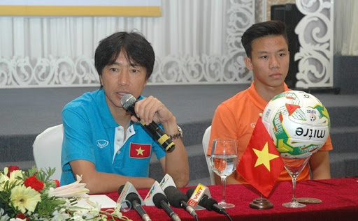 Quế Ngọc Hải so s&aacute;nh thầy cũ Miura với thầy Park