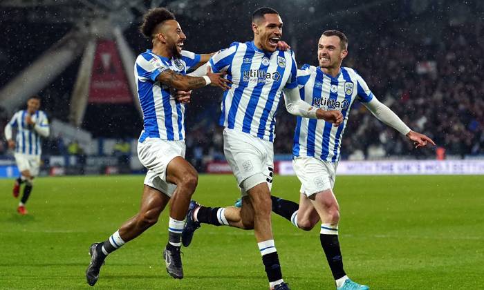 Nhận định, soi k&egrave;o Huddersfield vs Barnsley, 1h45 ng&agrave;y 23/4