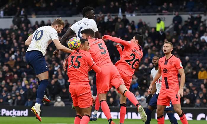Soi k&egrave;o phạt g&oacute;c Norwich vs Tottenham, 22h ng&agrave;y 22/5