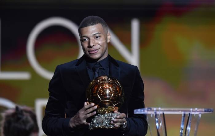 Mbappe lạc quan về khả năng gi&agrave;nh Quả B&oacute;ng V&agrave;ng 2023