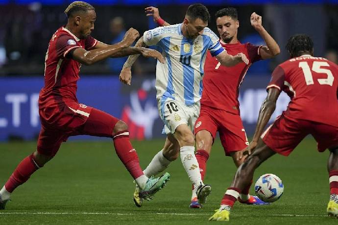 Messi lập hai kỷ lục trong chiến thắng của Argentina 