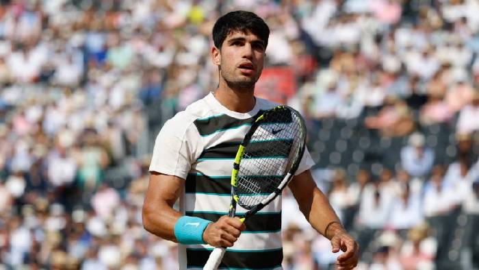 Alcaraz gi&agrave;nh v&eacute; v&agrave;o b&aacute;n kết Queen's Club 2025