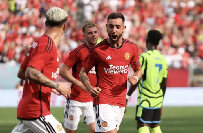 Mẹ của si&ecirc;u bom tấn 220 củ muốn con trai gia nhập Man United