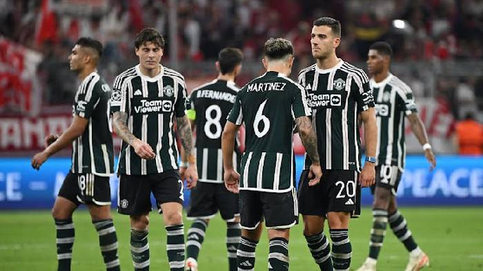 Tiền vệ 'k&eacute;o b&oacute;ng' số 1 ch&acirc;u &Acirc;u 'x&aacute;t muối' c&aacute;c CĐV Man United