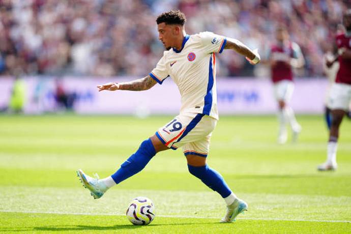 Tỏa s&aacute;ng rực rỡ ở Chelsea, Sancho khiến MU tiếc nuối