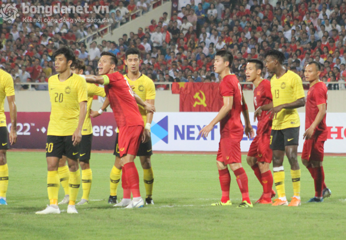 Truyền th&ocirc;ng UAE ca ngợi h&agrave;ng thủ Việt Nam trước đại chiến