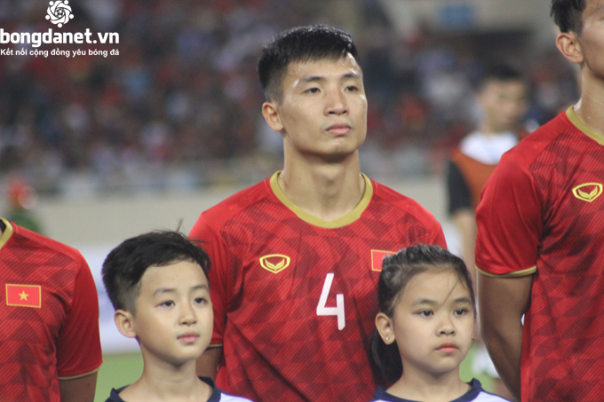 B&ugrave;i Tiến Dũng đ&aacute;p trả chỉ tr&iacute;ch của HLV Th&aacute;i Lan