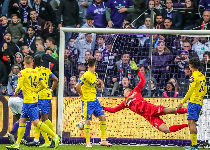 STVV thua đậm trong ng&agrave;y C&ocirc;ng Phượng ngồi tr&ecirc;n kh&aacute;n đ&agrave;i