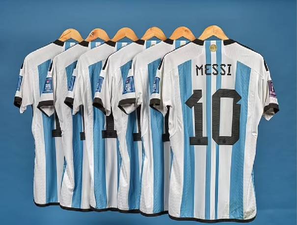 &Aacute;o đấu của Messi ph&aacute; kỷ lục thế giới?