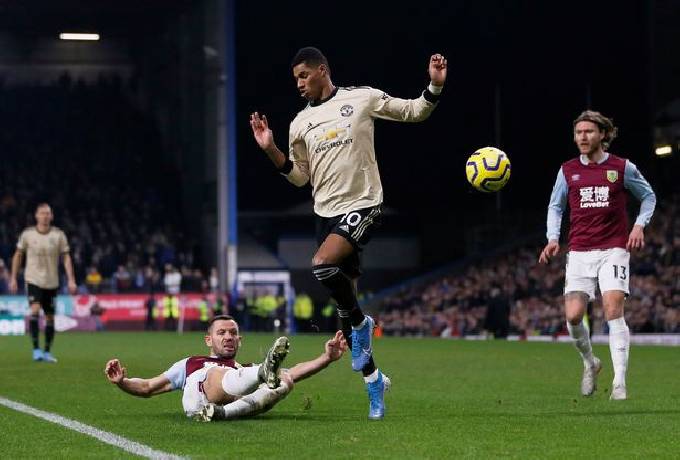 Soi k&egrave;o phạt g&oacute;c MU vs Burnley, 3h ng&agrave;y 22/12