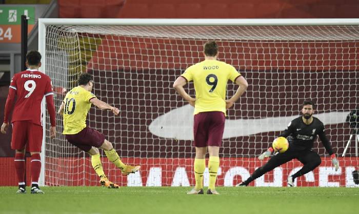 HLV Jurgen Klopp n&oacute;i g&igrave; khi Liverpool k&eacute;m MU 6 điểm?