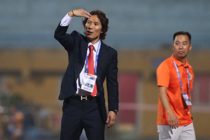 HLV Gong Oh-Kyun 'đau l&ograve;ng' viết t&acirc;m thư chia tay b&oacute;ng đ&aacute; Việt Nam, h&eacute; lộ hậu trường rối ren của CAHN