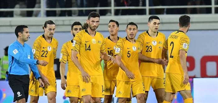 Soi k&egrave;o phạt g&oacute;c &Uacute;c vs Uzbekistan, 18h30 ng&agrave;y 23/1