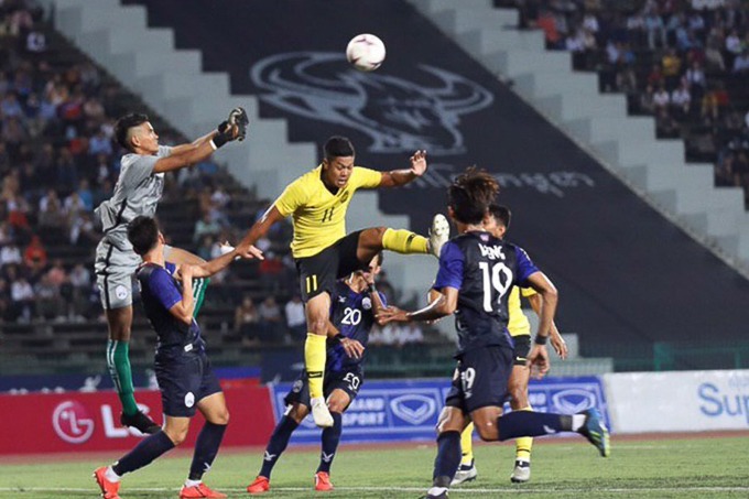 N&Oacute;NG Giải U22 Đ&ocirc;ng Nam &Aacute; đổi lịch thi đấu, đ&aacute; s&acirc;n cỏ tự nhi&ecirc;n