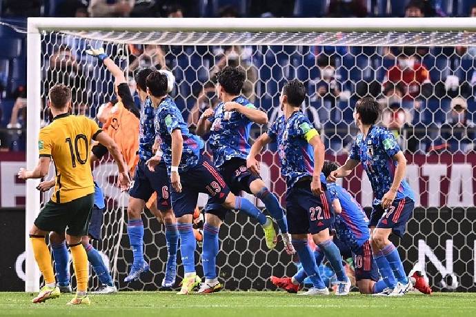 Soi k&egrave;o phạt g&oacute;c &Uacute;c vs Nhật Bản, 16h10 ng&agrave;y 24/3