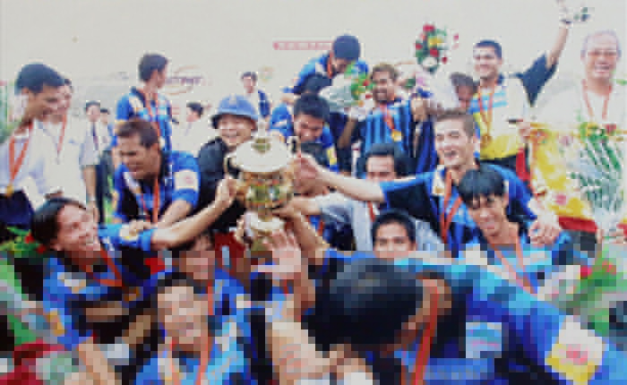 Đội n&agrave;o v&ocirc; địch V.League ngay khi vừa thăng hạng?