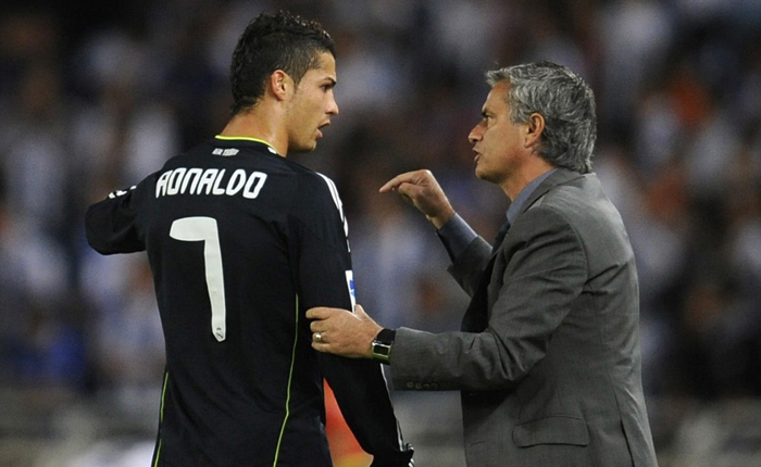Mourinho b&oacute;ng gi&oacute; thừa nhận được Ronaldo 'rủ r&ecirc;' về Juventus