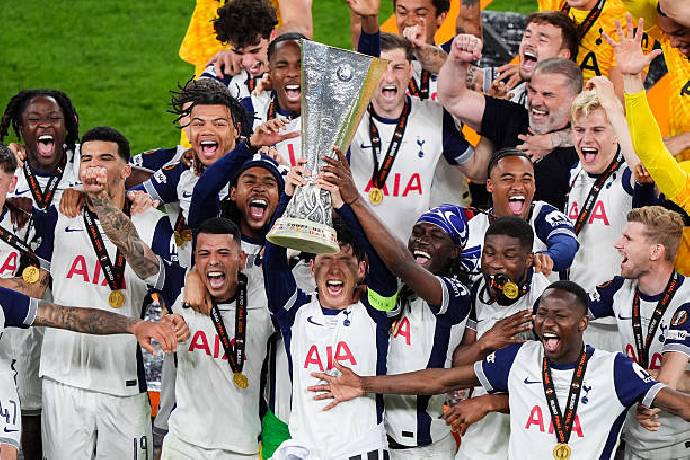 Son Heung Min kh&ocirc;ng được trao huy chương sau khi v&ocirc; địch, UEFA xin lỗi