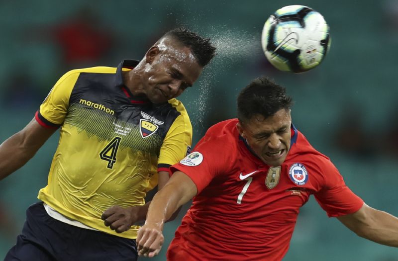 Chile trả gi&aacute; cực đắt cho chiến thắng trước Ecuador