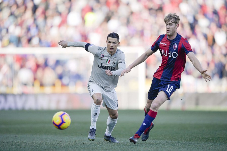 HLV Sarri tiết lộ sự thật về Ronaldo trước trận Bologna vs Juventus