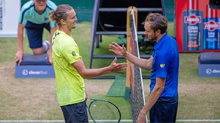 Medvedev đ&aacute;nh bại Zverev trận thứ tư li&ecirc;n tiếp, v&agrave;o chung kết Halle Open