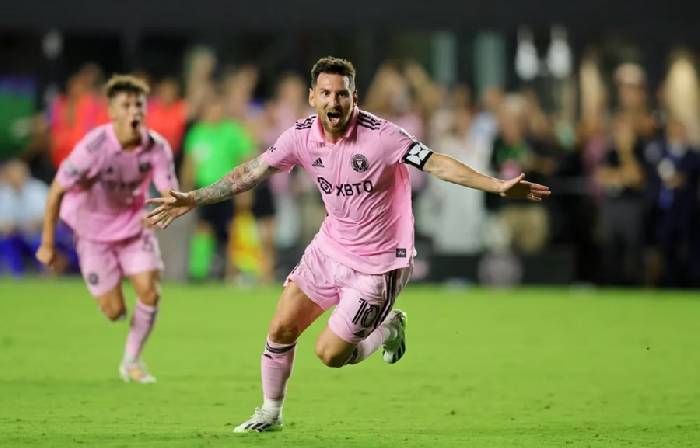 Messi lập si&ecirc;u phẩm gi&uacute;p Miami thắng ph&uacute;t ch&oacute;t ngay trận ra mắt