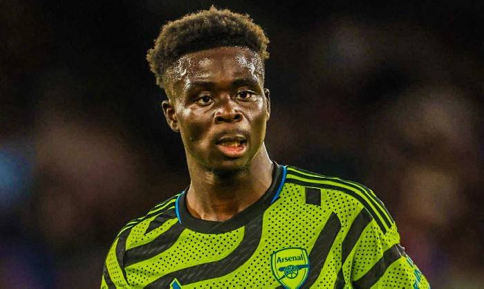Kỷ lục kh&oacute; tin! Saka đặt 1 ch&acirc;n v&agrave;o ng&ocirc;i đền huyền thoại Arsenal
